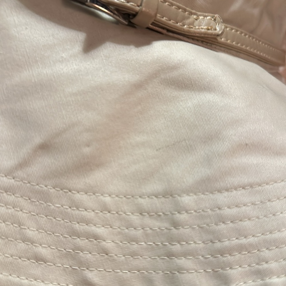 Cream colored rain bucket hat Obagi medical - Picture 5 of 8
